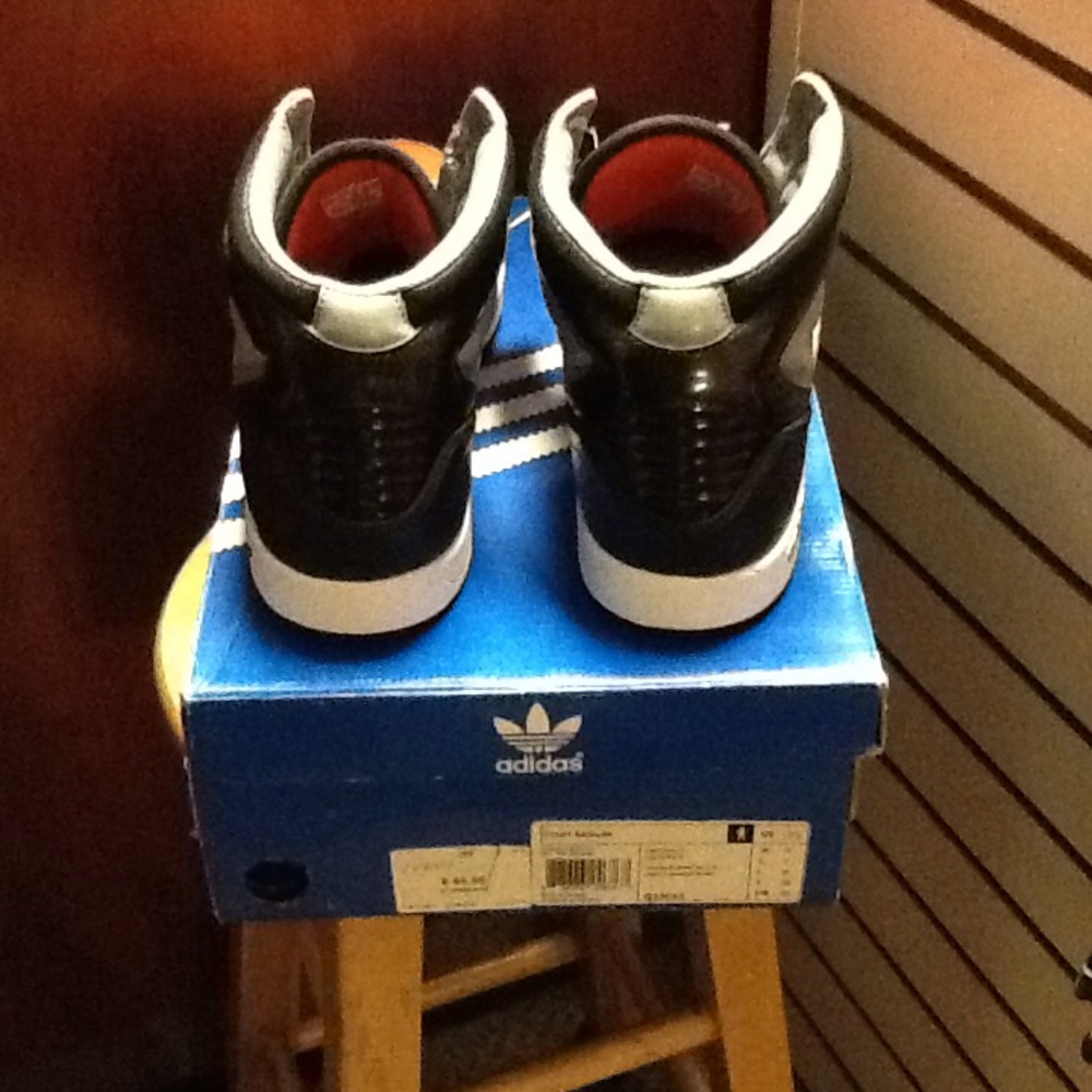 Adidas - Picture 2 of 3